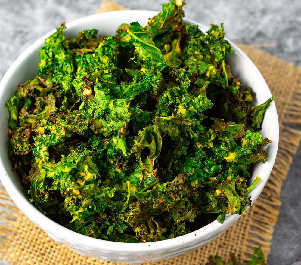 EASY AIR FRYER KALE CHIPS 🥬 Ideal for kale that's about to go bad