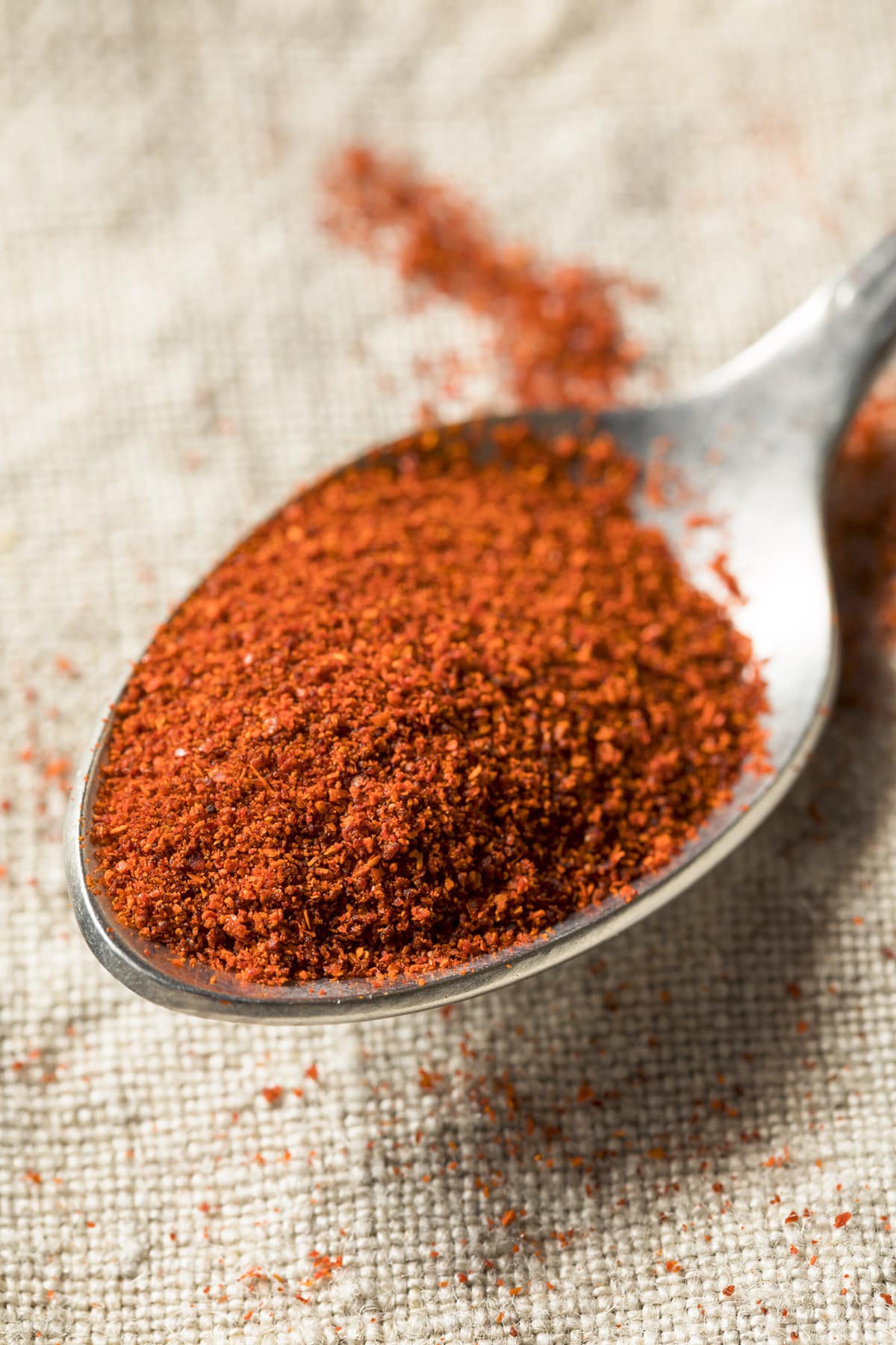 Mace & Smoked Paprika in tablespoon on beige background